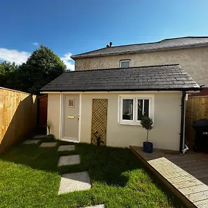 Peaceful Southbourne - Pets Welcome Apartment